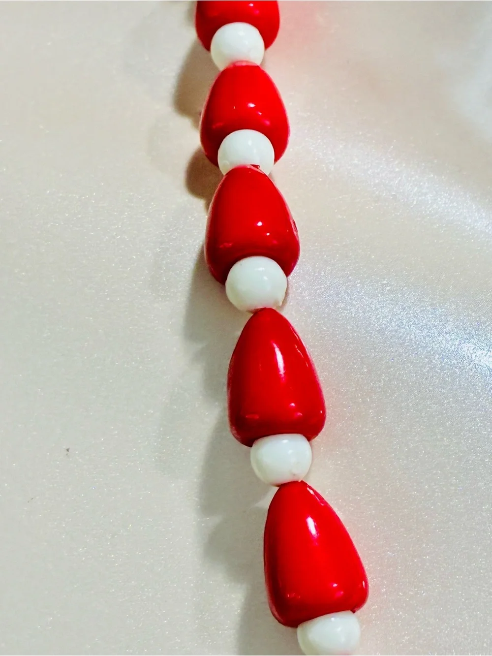 VTG Lucite Red and White Bead MCM Necklace - Retro Women’s Jewelry Lightweight